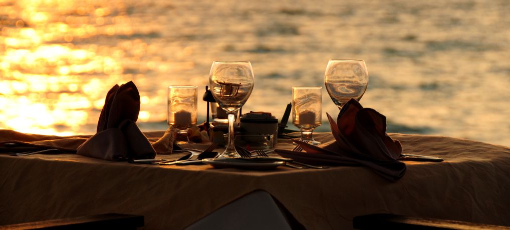 Houseboat Honeymoon - Romantic Dinner