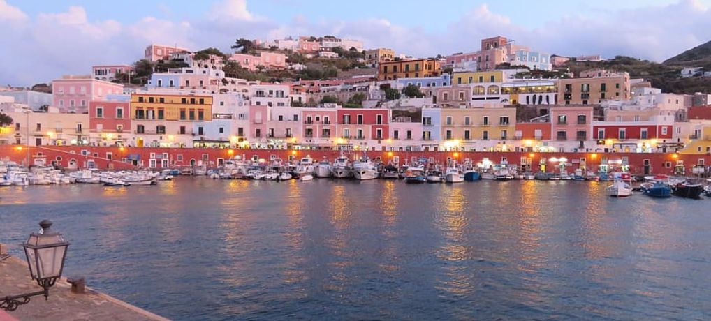 Unforgettable Romantic Getaway: Pontine Islands and Rome in 10 Days